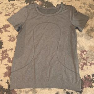 lululemon t-shirt size 4